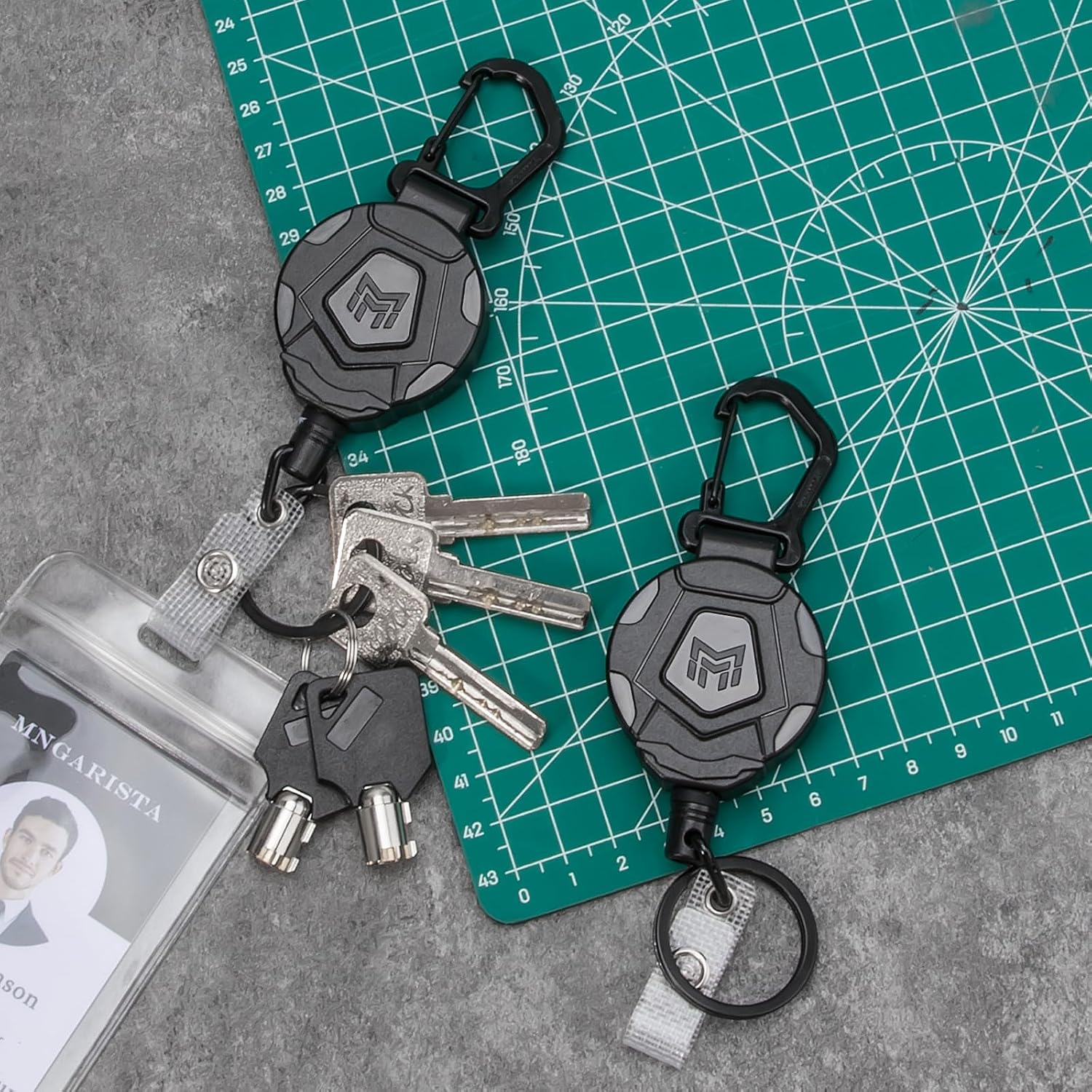 TitanClip™ Tactical Badge Holder – Retractable Reel & Heavy-Duty Carabiner Clip