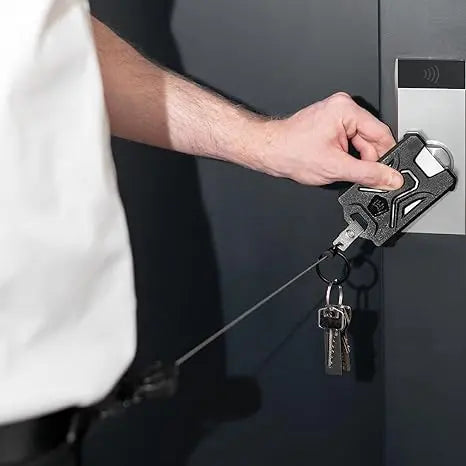 TitanClip™ Tactical Badge Holder – Retractable Reel & Heavy-Duty Carabiner Clip