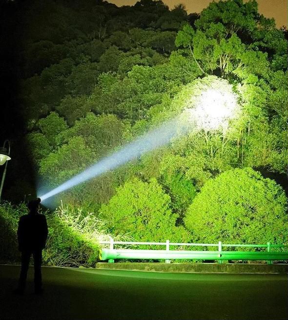 💥Christmas Sale 50% OFF🔦20000 Lumen Tactical Flashlight-Extreme Beam & Power Bank Function⚡