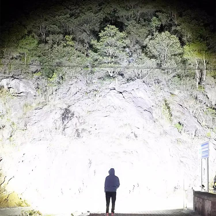🔦☀️Ultimale Kompakttaschenlampe🌟🌟7.500 Lumen & 4.900m Reichweite