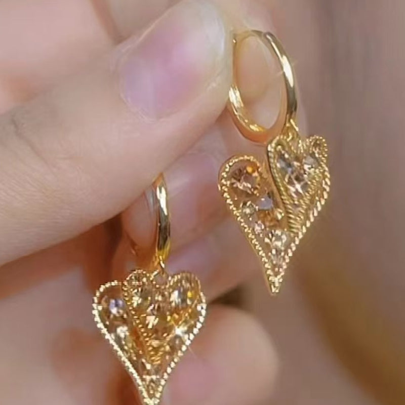 📢📢50% OFF !! ⏰Elegant Sparkling Heart Hoop Earrings