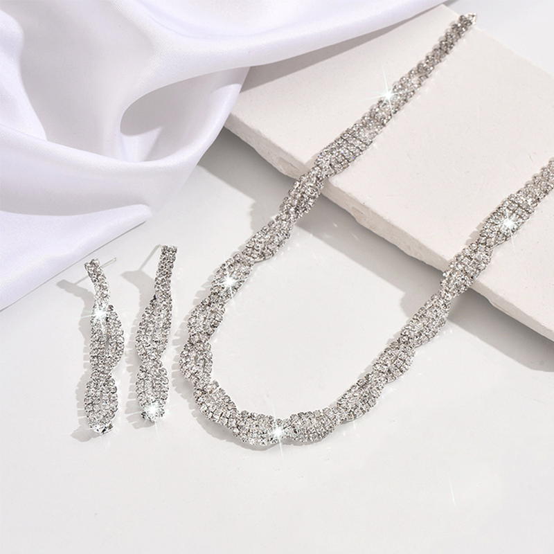 🎉 2026 Sale — Over 21,500 Sold ✨ Sparkling Rhinestone Claw Chain Necklace & Earrings Set 💎