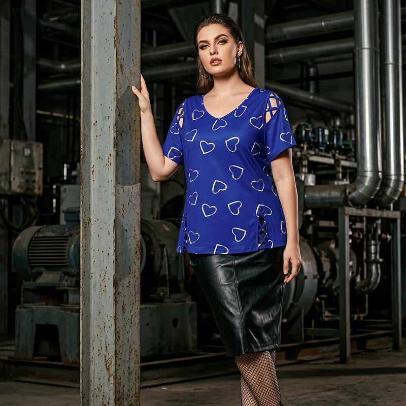 Women’s Heart Print V-Neck Top