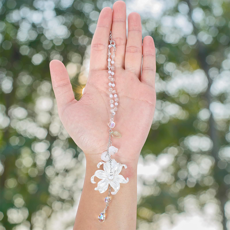 📢📢50% OFF !!⏰ Elegant Crystal Floral Car Charm